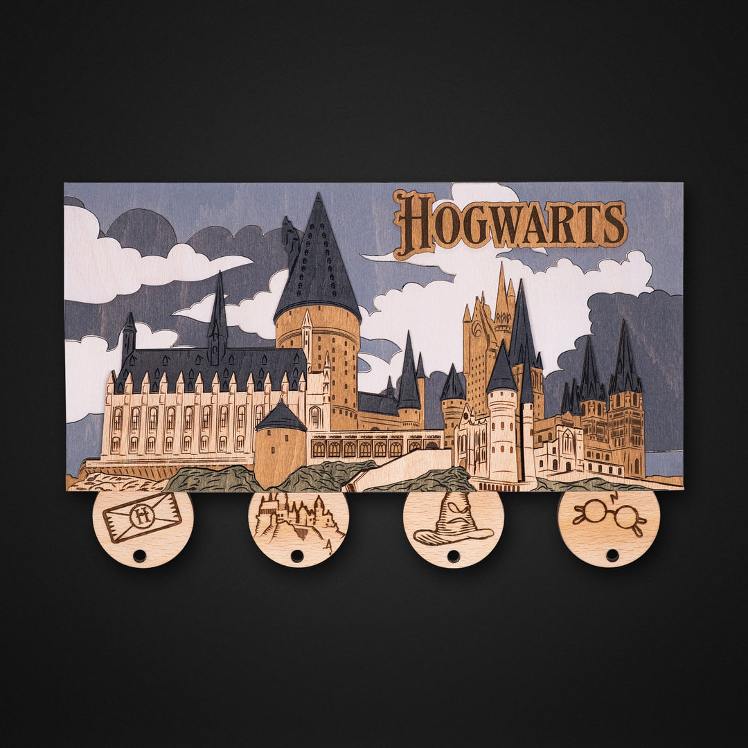 Highly detailed design of an keychain holder : depicts iconic locations from your favorite Harry Potter adventures.