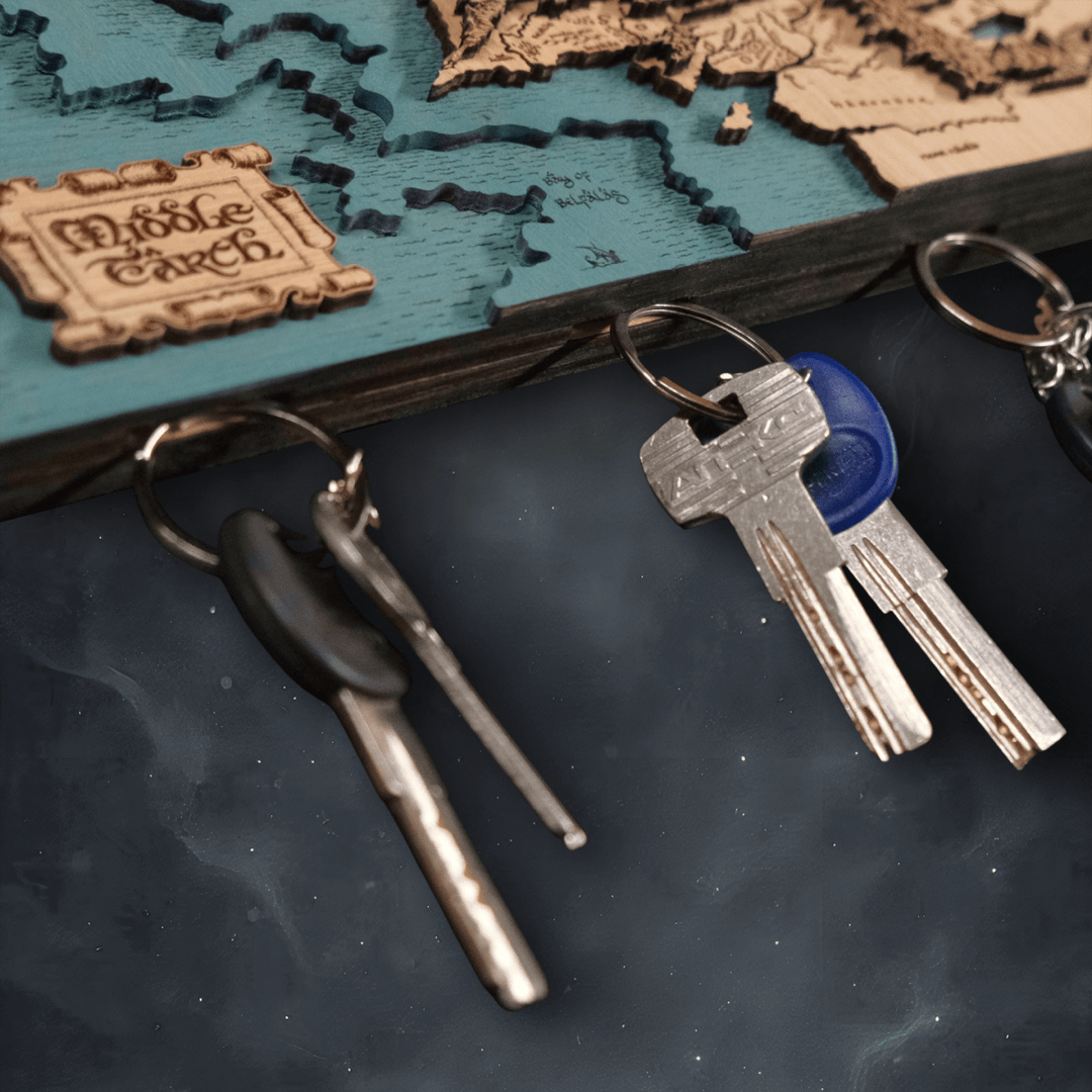 MIDDLE EARTH™ 3D WOOD KEY HOLDER WITH KEYCHAINS - ZeWood