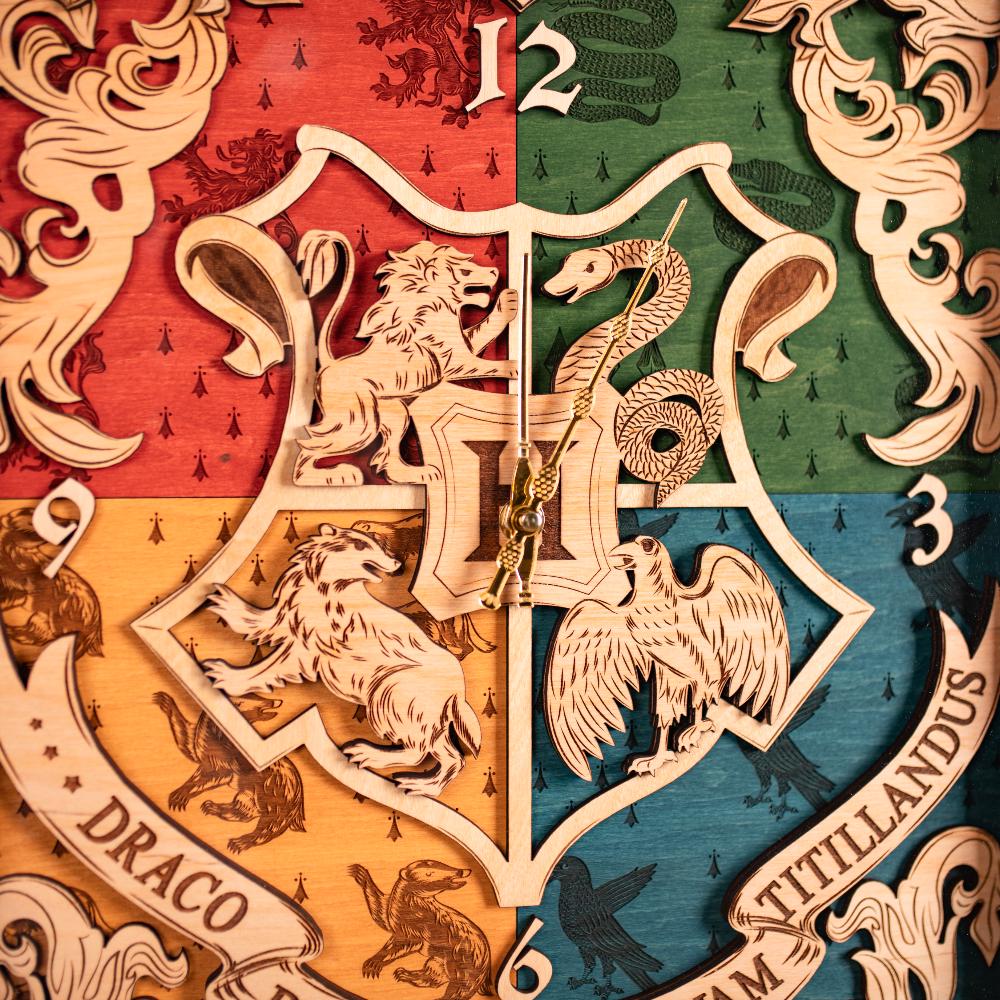 HOGWARTS CREST 3D WALL CLOCK - ZeWood